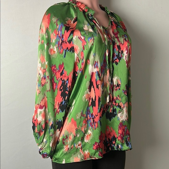 Ee:some Women’s Blouse Green Abstract V-Neck Tie Front Balloon Sleeve Sz Medium - Picture 7 of 13